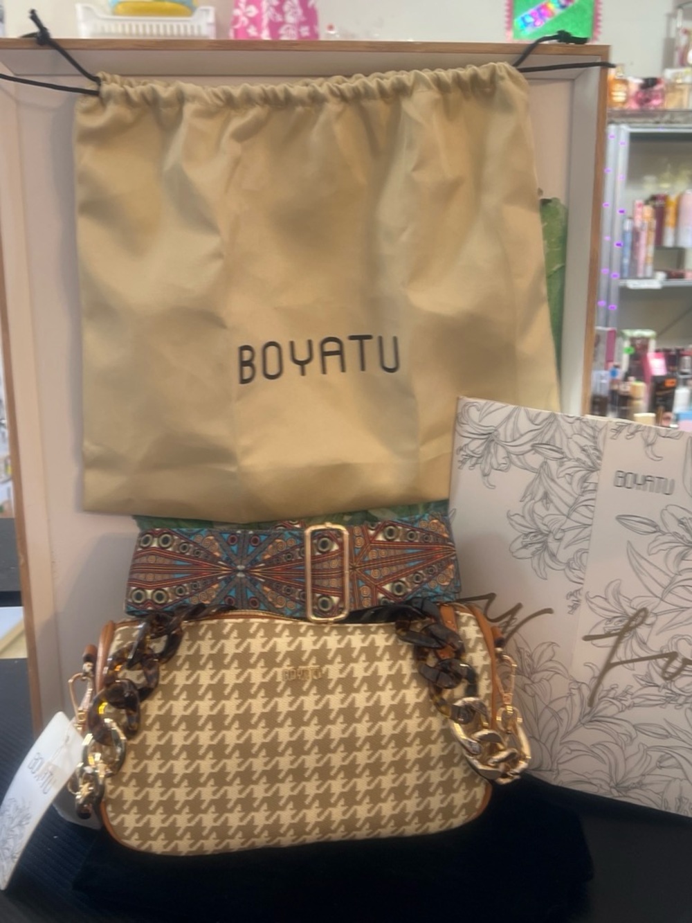 Beige Houndstooth Crossbody Bag with Chain Strap